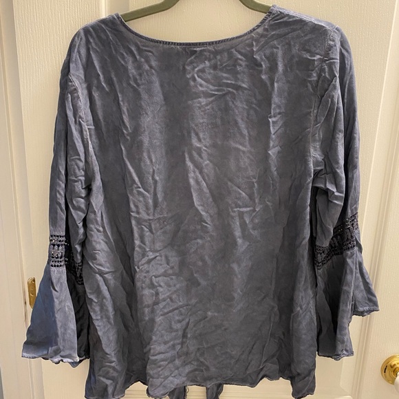Front tie long sleeve blouse - Picture 4 of 4